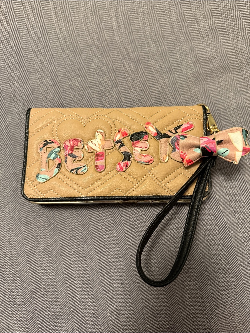 Betsey Johnson Beige & Black Quilted Wristlet with Floral Logo Bow